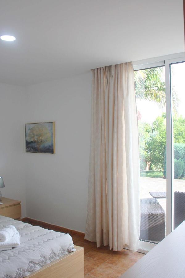 Апартаменты Lugar Dos Louros 2 Estreito Da Calheta Экстерьер фото